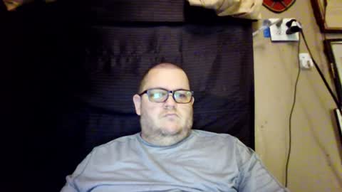 Snapshot of creeeping_death chatting on 12.03.24 The hopeless romantic online show from 12.03.24