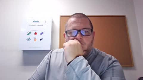 Snapshot of creeeping_death chatting on 12.15.24 The hopeless romantic online show from 12.15.24