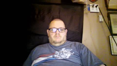 Snapshot of creeeping_death chatting on 12.31.24 The hopeless romantic online show from 12.31.24