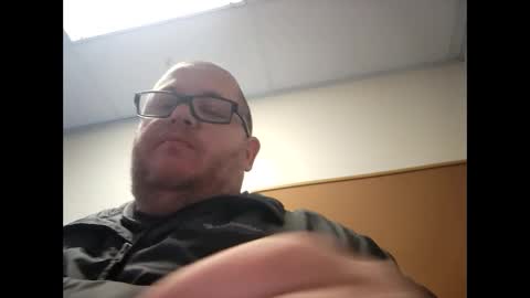 Snapshot of creeeping_death chatting on 01.03.25 The hopeless romantic online show from 01.03.25