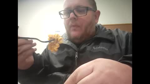 Snapshot of creeeping_death chatting on 01.11.25 The hopeless romantic online show from 01.11.25