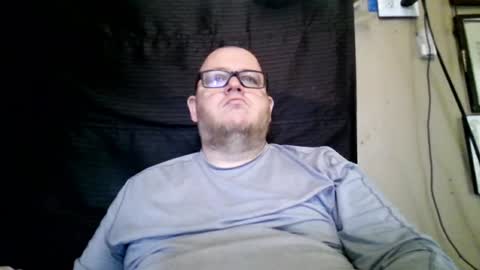 Snapshot of creeeping_death chatting on 01.17.25 The hopeless romantic online show from 01.17.25