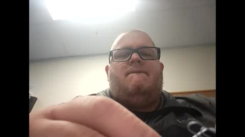 Snapshot of creeeping_death chatting on 01.23.25 The hopeless romantic online show from 01.23.25