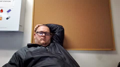 Snapshot of creeeping_death chatting on 01.26.25 The hopeless romantic online show from 01.26.25