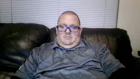 Snapshot of creeeping_death chatting on 02.19.25 The hopeless romantic online show from 02.19.25