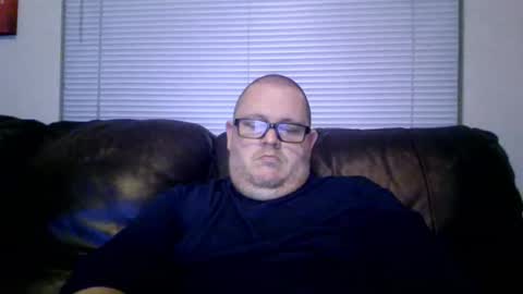 Snapshot of creeeping_death chatting on 02.19.25 The hopeless romantic online show from 02.19.25