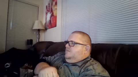 Snapshot of creeeping_death chatting on 02.21.25 The hopeless romantic online show from 02.21.25