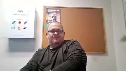 Snapshot of creeeping_death chatting on 02.23.25 The hopeless romantic online show from 02.23.25