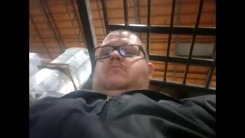 Snapshot of creeeping_death chatting on 02.25.25 The hopeless romantic online show from 02.25.25