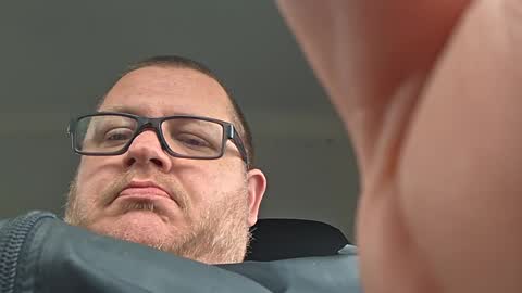 Snapshot of creeeping_death chatting on 03.05.25 The hopeless romantic online show from 03.05.25