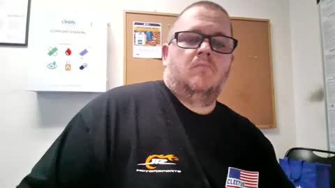 Snapshot of creeeping_death chatting on 09.14.25 The hopeless romantic online show from 09.14.25