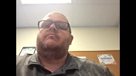 Snapshot of creeeping_death chatting on 09.19.25 The hopeless romantic online show from 09.19.25