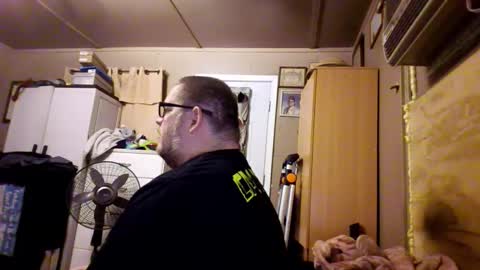 Snapshot of creeeping_death chatting on 10.17.25 The hopeless romantic online show from 10.17.25