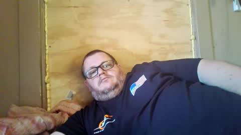 Snapshot of creeeping_death chatting on 10.20.25 The hopeless romantic online show from 10.20.25