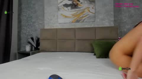 Gold Couple online show from 02.19.25