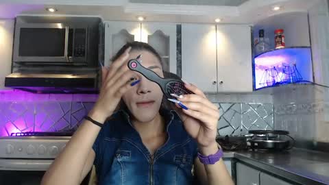 Snapshot of crisozzz chatting on 04.25.26 Cristina Onazis online show from 04.25.26