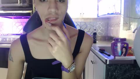 Snapshot of crisozzz chatting on 04.26.26 Cristina Onazis online show from 04.26.26