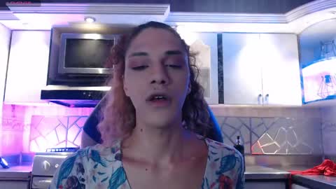 Snapshot of crisozzz chatting on 05.04.26 Cristina Onazis online show from 05.04.26