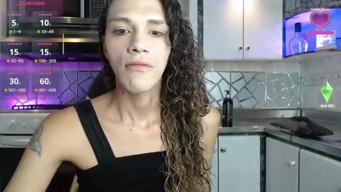 Snapshot of crisozzz chatting on 05.10.26 Cristina Onazis online show from 05.10.26