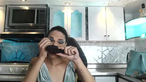 Snapshot of crisozzz chatting on 05.28.26 Cristina Onazis online show from 05.28.26