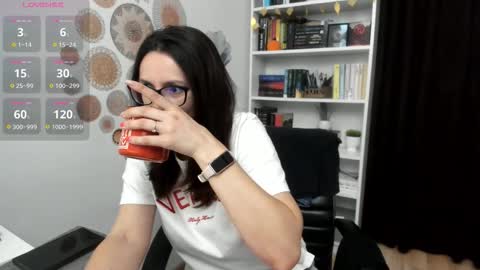 Snapshot of crissnight chatting on 09.12.25 Twitter Christinne p online show from 09.12.25