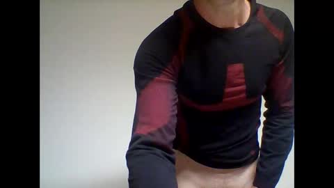 Snapshot of crissstrokesxxx chatting on 09.29.25 Criss online show from 09.29.25