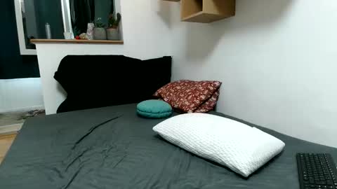 Snapshot of cristaelio chatting on 04.19.26 Crista-Elio online show from 04.19.26