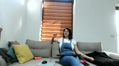 Snapshot of cristaelio chatting on 05.01.26 Crista-Elio online show from 05.01.26