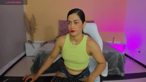 Snapshot of cristal_crossfit chatting on 10.07.25 Cristal online show from 10.07.25