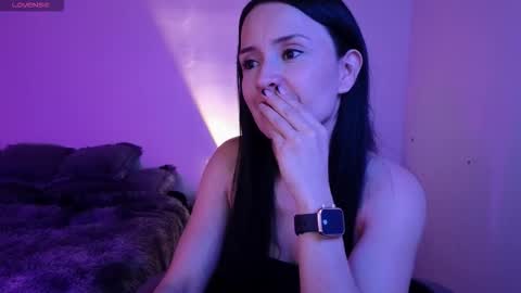  Alejandra from Wednesday to Saturday from 1000 pm to 400 am Colombian hour online show from 01.18.26