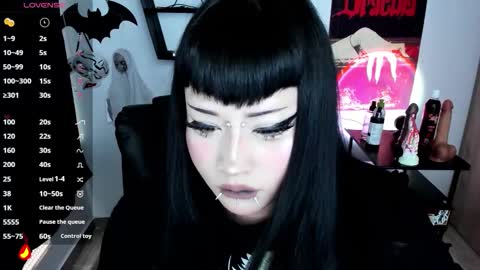 Snapshot of cristal_kosh chatting on 03.26.26 Cris online show from 03.26.26
