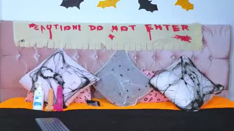 Snapshot of cristal_moon01 chatting on 10.13.25 cristal_moon01 online show from 10.13.25