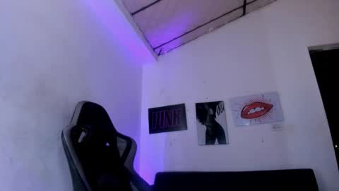 Snapshot of cristallmiller_ chatting on 03.20.26 cristal miller online show from 03.20.26