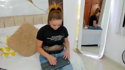 Snapshot of cristalwalker__ chatting on 04.04.26 cristal walker online show from 04.04.26