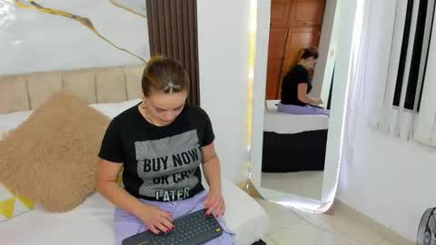 Snapshot of cristalwalker__ chatting on 04.08.26 cristal walker online show from 04.08.26