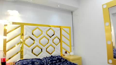  Independent Model online show from 01.15.25