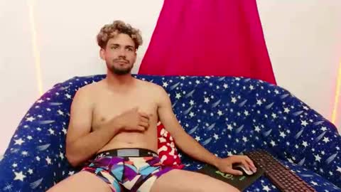 Snapshot of cristian_gp chatting on 10.31.25 cristian gp online show from 10.31.25