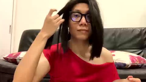 Snapshot of crossdresseranna chatting on 12.17.25 Anna online show from 12.17.25
