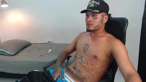 Snapshot of crow_black00 chatting on 09.23.25 crow_black00 online show from 09.23.25