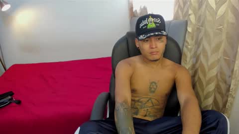 Snapshot of crow_black00 chatting on 09.30.25 crow_black00 online show from 09.30.25