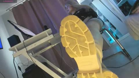 Snapshot of cruel_siren chatting on 10.11.25 Cruel Siren online show from 10.11.25