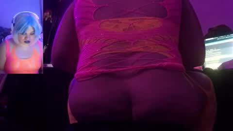 Snapshot of crysisweet chatting on 11.08.25 ChrysiCreambunnmommy online show from 11.08.25