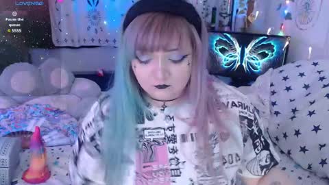 Snapshot of crystal_galaxy chatting on 02.17.25   online show from 02.17.25