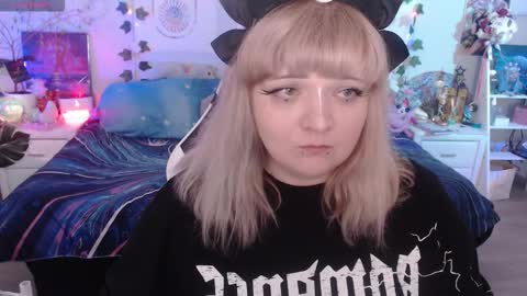 Snapshot of crystal_galaxy chatting on 09.08.25   online show from 09.08.25