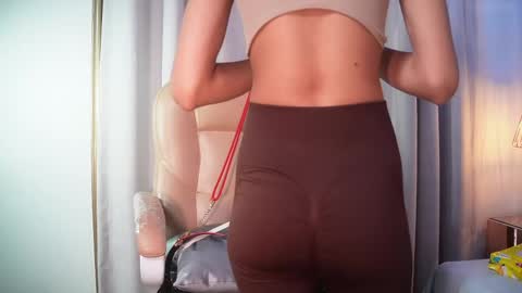 Snapshot of crystal_gilton chatting on 05.15.26 crystal_gilton online show from 05.15.26