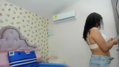 Snapshot of crystal_watson0 chatting on 05.16.26 Milf Latina online show from 05.16.26