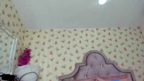 Snapshot of crystal_watson0 chatting on 06.09.26 Milf Latina online show from 06.09.26