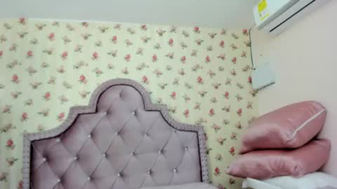 Snapshot of crystal_watson0 chatting on 06.15.26 Milf Latina online show from 06.15.26