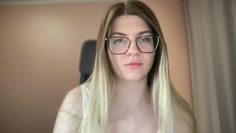 Snapshot of crystalblush01 chatting on 03.06.26 crystalblush01 online show from 03.06.26