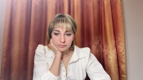 Snapshot of crystalfever_ chatting on 05.15.26 Mary online show from 05.15.26